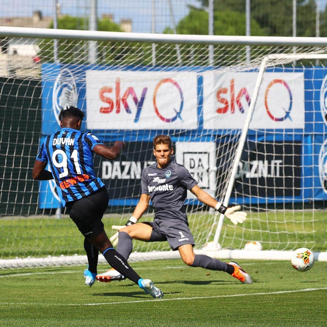 アタランタBCさんのインスタグラム写真 - (アタランタBCInstagram)「📸 Partita d’allenamento: #Atalanta batte @asgianaerminio 11-1 ⚽️ Training match: the Nerazzurri win 11-1 against Giana Erminio  #GoAtalantaGo ⚫️🔵 #Bergamo #football #training #match」8月15日 2時25分 - atalantabc