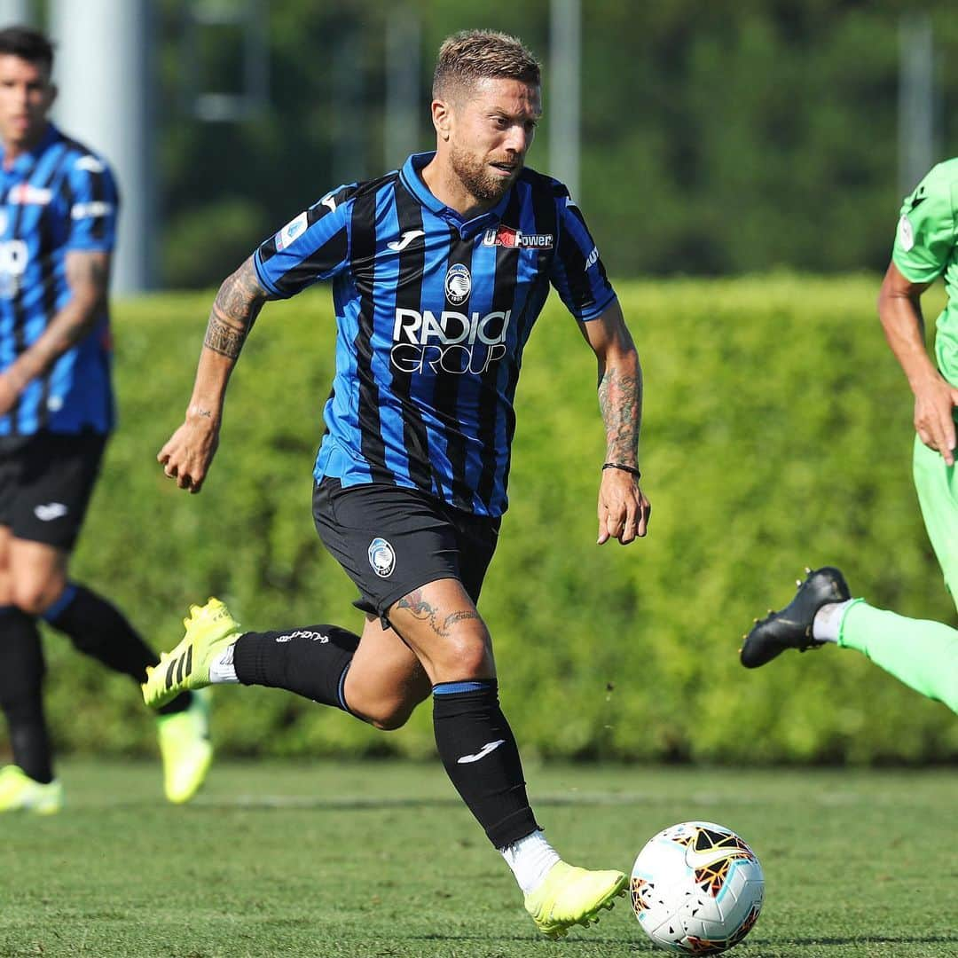 アタランタBCさんのインスタグラム写真 - (アタランタBCInstagram)「📸 Partita d’allenamento: #Atalanta batte @asgianaerminio 11-1 ⚽️ Training match: the Nerazzurri win 11-1 against Giana Erminio  #GoAtalantaGo ⚫️🔵 #Bergamo #football #training #match」8月15日 2時25分 - atalantabc