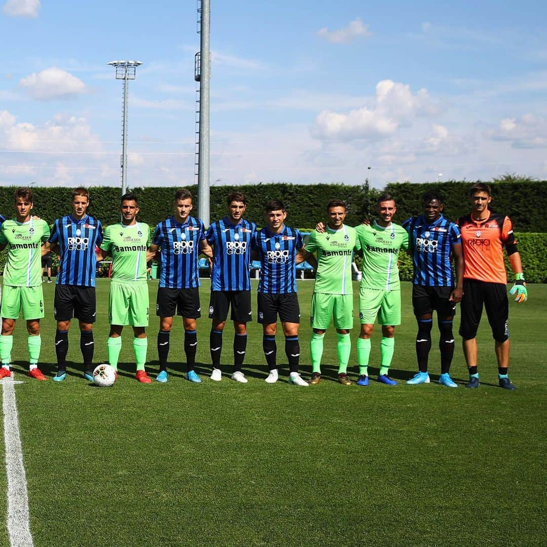 アタランタBCさんのインスタグラム写真 - (アタランタBCInstagram)「📸 Partita d’allenamento: #Atalanta batte @asgianaerminio 11-1 ⚽️ Training match: the Nerazzurri win 11-1 against Giana Erminio  #GoAtalantaGo ⚫️🔵 #Bergamo #football #training #match」8月15日 2時25分 - atalantabc