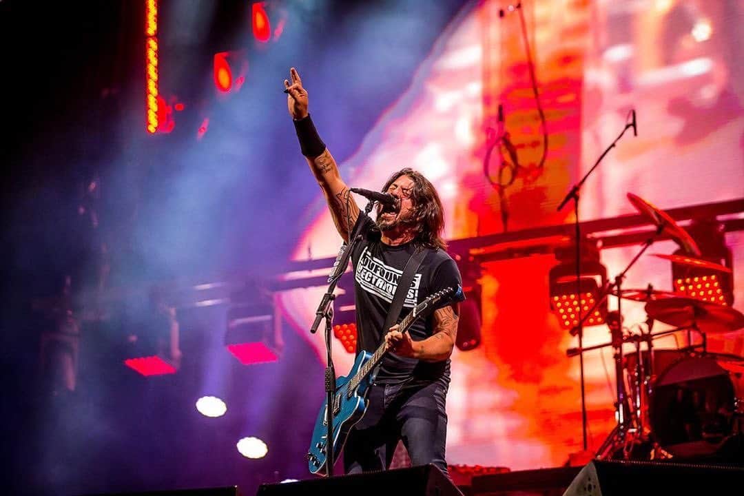 フー・ファイターズのインスタグラム：「THANK YOU @szigetofficial !! WHAT A BEAUTIFUL NIGHT!!!」