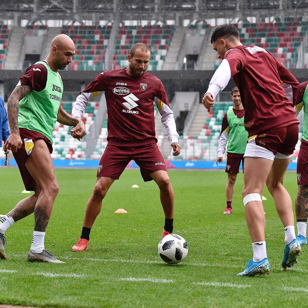 トリノFCさんのインスタグラム写真 - (トリノFCInstagram)「Training in Minsk ☔️⚽️ #SFT」8月15日 2時32分 - torinofc1906