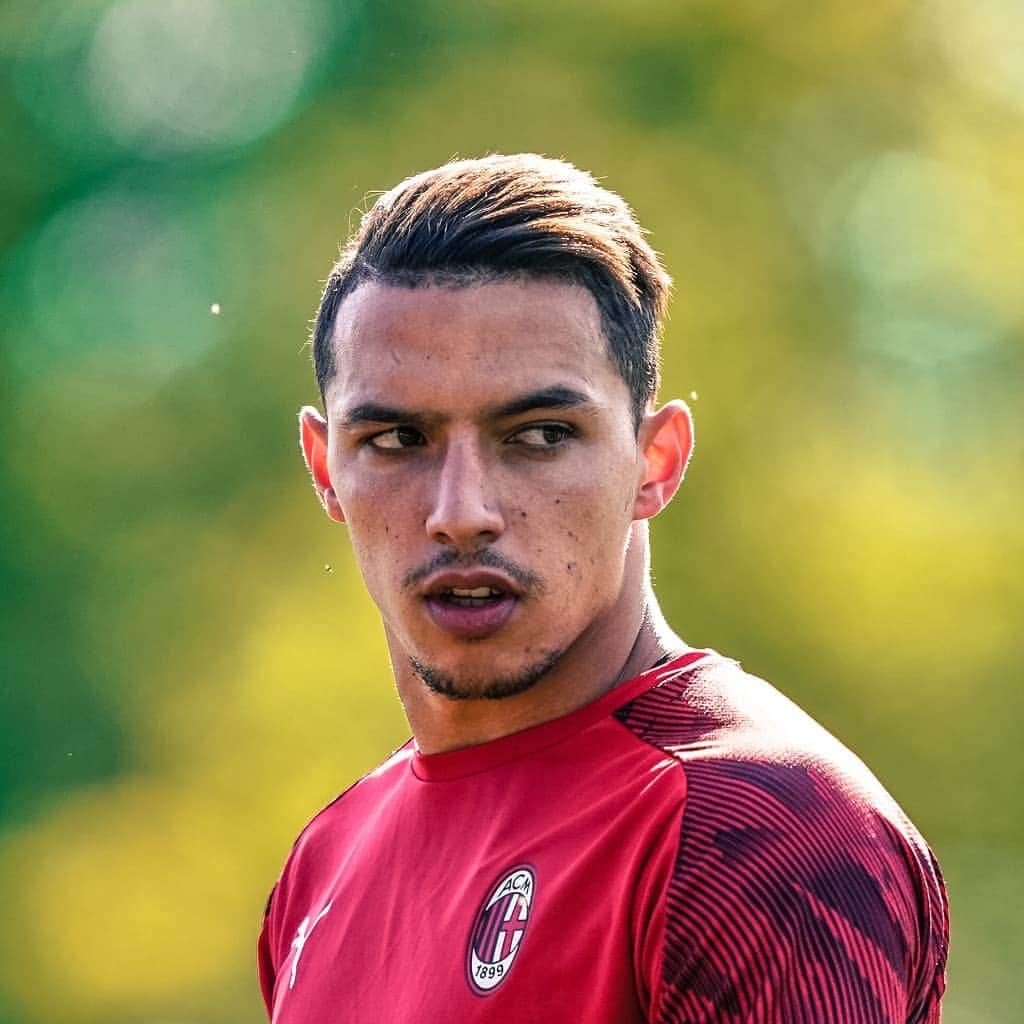 ACミランさんのインスタグラム写真 - (ACミランInstagram)「📸 First day at Milanello for @ismaelbennacer 🔴⚫ 📸 Primo giorno a Milanello per Ismaël Bennacer 👀💪🏻」8月15日 2時34分 - acmilan