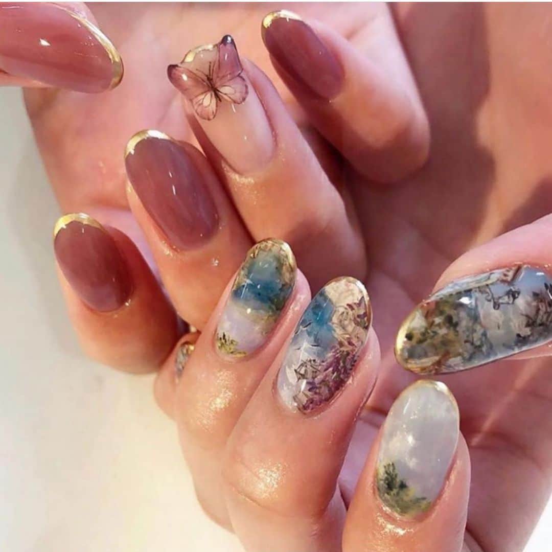 藤倉幸子のインスタグラム：「こんなnail久々にしたい。  でもまだ出来ないか。。 最近は至ってシンプル 手はシアーベージュ足はワインレッド。  #haneypresets」
