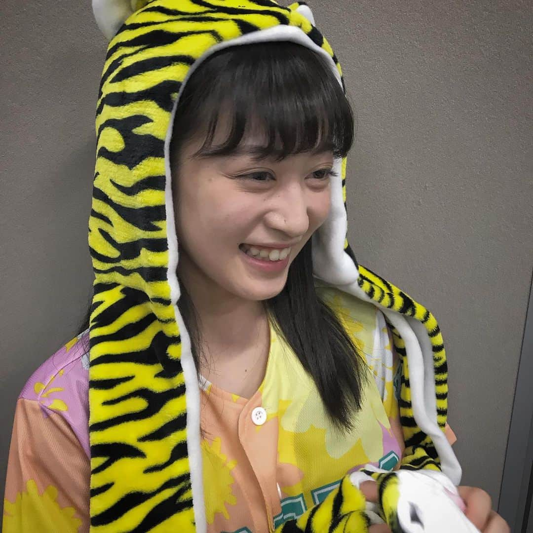 川上千尋さんのインスタグラム写真 - (川上千尋Instagram)「いいねください🥺💗 今、MBSラジオで【行け行け TORACO! ミーティング！！】ラジオを収録中です🐯  藤林温子アナウンサー、谷川愛梨さん、川上千尋の3人で  1番かわいい〜トラコーデをいいねの数で競っています！  皆さんいいねくださいっ！！ #MBSラジオ #BBP1179 #NMB48 #TORACO #川上千尋 #谷川愛梨 #藤林温子  この結果は 8/17 午後6時〜放送のMBSラジオ【行け行け TORACO! ミーティング！！】で確認してね〜💗💗💗」8月15日 13時41分 - this_chihhi