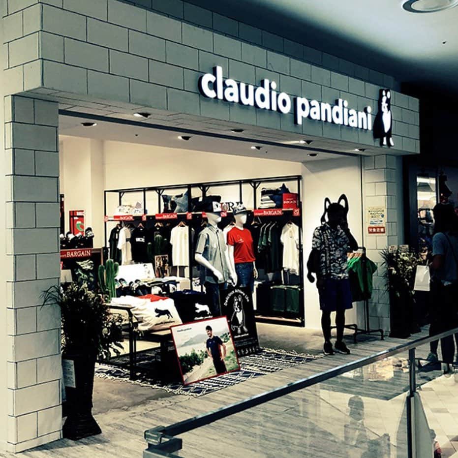 のインスタグラム：「Claudiopandiani shop. #ららぽーと平塚 #平塚店  #湘南スタイル #lifestyle #dog #frenchbulldog  #bostonterrier #buhi  #soccer  #beachvolley  #beachsoccer  #surf  #training  #deliciousfootballlife  #deliciousathletelife」