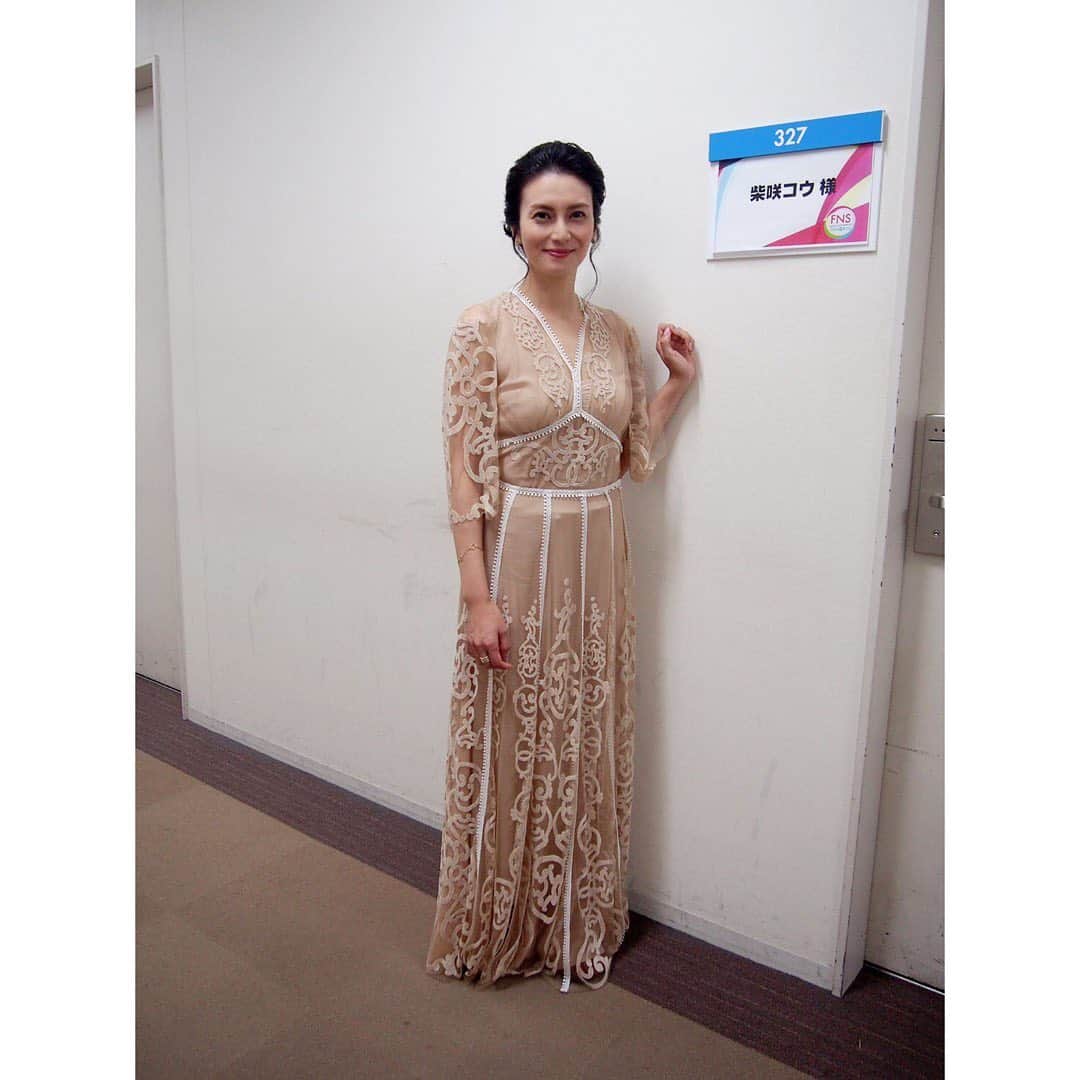 柴咲コウのインスタグラム：「こちらは『かたちあるもの』歌唱時^ ^ @FENDI  @ileanamakri  #FENDI #ileanamakri」