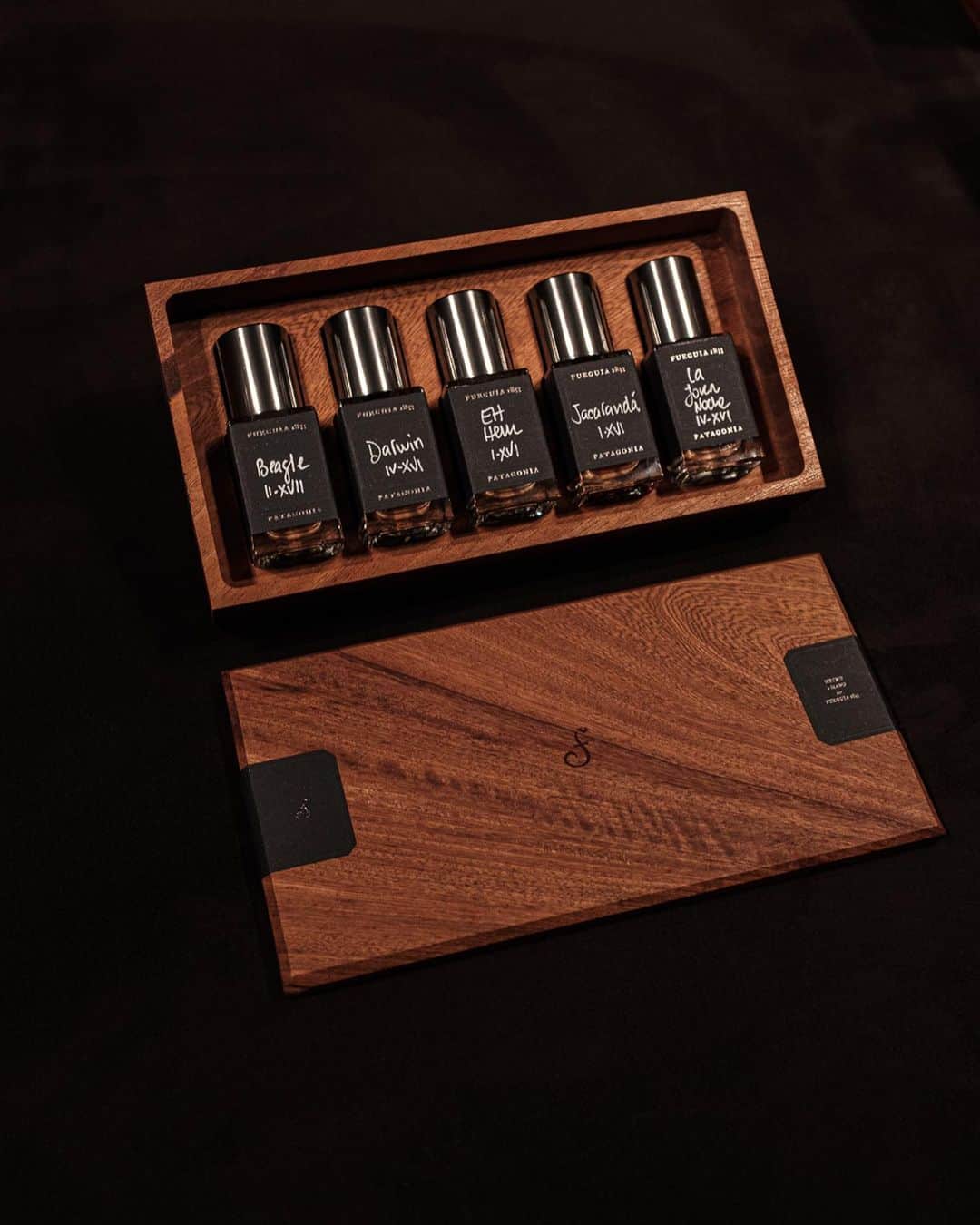 Fueguia 1833さんのインスタグラム写真 - (Fueguia 1833Instagram)「Introducing our new Bitácora Collection, created to become a traveling accompanying elixir.  A collection of nine boxes organized around ingredients families. Each box is handmade in mahogany wood and contains five of our favorites perfumes in 15ml size.  #fueguia #perfumes #naturalperfume #patagonia」8月15日 12時58分 - fueguia1833