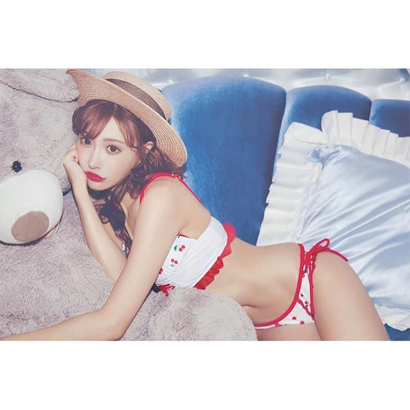 明日花キララさんのインスタグラム写真 - (明日花キララInstagram)「今日8月15日(木)15時から﻿ swim wear 40%off saleがスタート🛒❤︎﻿ 残りわずかの商品もございますのでお早めにお買い求めください🧸﻿ ﻿. ﻿. ※セール商品の返品交換キャンセル等は一切不可となります。﻿ ご購入の際はお間違い無いようお気をつけください😌﻿」8月15日 12時57分 - asukakiraran