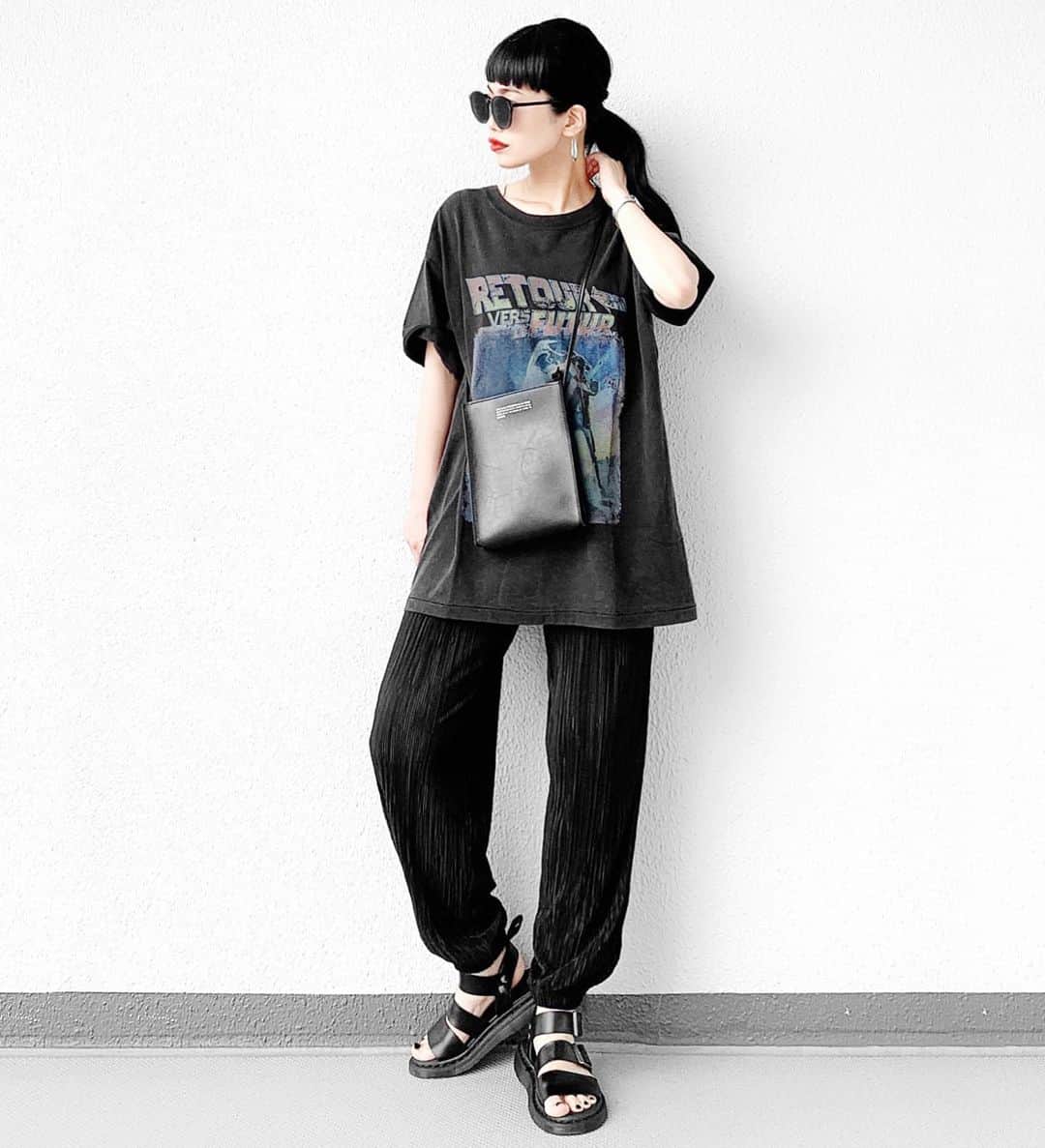lve_xxxxのインスタグラム：「.﻿ .﻿ 新入り﻿ @zara のプリーツパンツ﻿ ﻿ 裾がすぼってるから﻿ ZARAあるあるの着丈長い問題﻿ これは、回避できます👏﻿ ﻿ SET UPにしたくて﻿ 上着も買ったから今度合わせてみよ🤤﻿ ﻿ 暑すぎてゆるゆるしか着られない﻿ BIG Teeにお世話になりっぱなし🐘﻿ ﻿ @akte_official のこれ。﻿ 超絶お気に入りで洗濯しまくってたら﻿ ええ感じの古着感出てきた🙈🖤﻿ ﻿ ﻿ ﻿ その他コーデアイテム詳細は﻿﻿﻿﻿ WEARをご覧くださいませ。﻿﻿﻿﻿ ﻿﻿﻿﻿ WEAR ： lvexxxx ﻿﻿﻿﻿ 💻 https://wear.jp/sp/lvexxxx/﻿﻿﻿ ﻿﻿﻿﻿ －－－－－－－－－－－－－－－－－－﻿﻿﻿﻿ ﻿﻿﻿﻿ 📢コメント頂ける際は、﻿﻿﻿﻿ 最新投稿にお願い致します。﻿﻿﻿﻿ ﻿﻿﻿﻿ 過去投稿に頂いた際、気がつかない事もあり﻿﻿﻿ お返事致しかねる場合が御座います🙇‍♀﻿﻿ ️﻿﻿﻿﻿ ﻿」