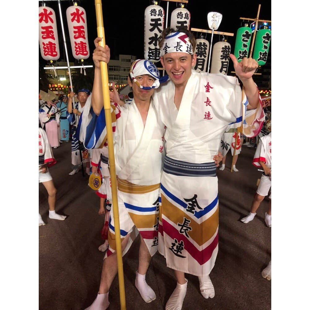 ハリー杉山さんのインスタグラム写真 - (ハリー杉山Instagram)「NHKさんの特番で徳島へ。 阿波踊り 2019。熱気、絆、情熱、そして誇りをここまで感じるとは🔥  そしてまさかの、、踊る事に 笑 マ、マジですか 汗 しかも 先頭に 笑 皆さんは何ヶ月も練習されてるのに、 自分みたいな者がいきなり飛び込みで、、と思う暇もなく、とびっきり楽しんできました😂  そして総踊りも自分の目に焼き付けてきました。  金長連 @kinchoren_official の皆様ありがとうございます！そしてこの企画を可能にしたNHK徳島放送局も感謝です。何よりも本当世界に誇るこの唯一無二な祭をここまで体感できるとは、、一生の思い出になりました^_^  そして会場でJOY〜ウエンツ〜ポッターと連呼した方もありがとうございます。光栄です 笑  僕の浮きに浮きまくってるマッドな姿は @kinchoren_official さんのアカウントで見れます、、笑  徳島の皆様、本当にありがとうございます！そして台風の被害が無いよう、心より祈ります。穏やかな時がすぐ過ごせますように。  Manic times in Tokushima, celebrating the "Awa-odori" festival, going back 400years. had no clue i was to participate, just reporting me thought but those peeps at NHK...lol  fantastic surprise!!!! Hope everybody'll be ok with the typhoon... #阿波踊り #阿波踊り2019 #金長連  #徳島 #ハリー杉山 #tokushima #awaodori #japan」8月15日 13時20分 - harrysugiyama