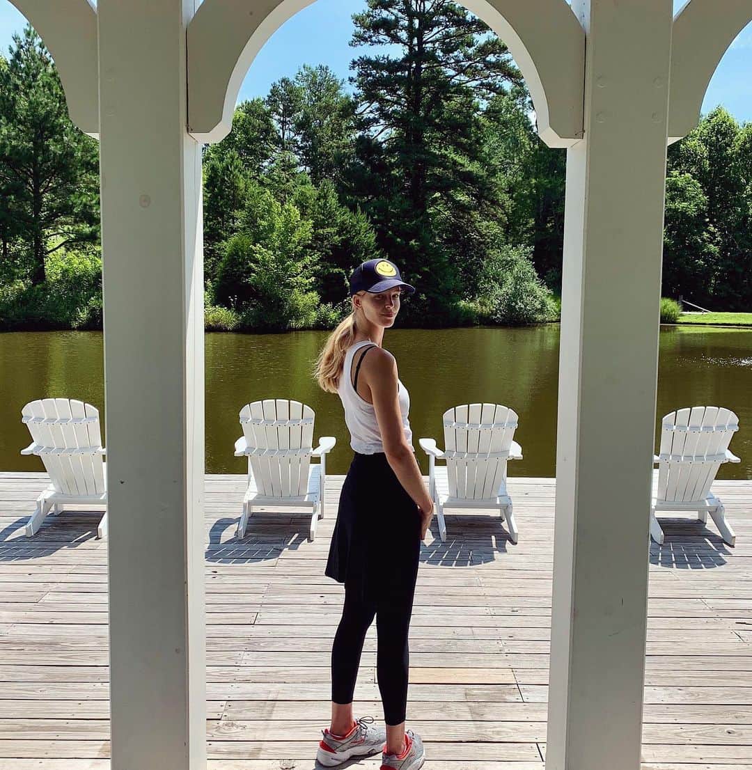 アビー・チャンピオンのインスタグラム：「🦋🦋」