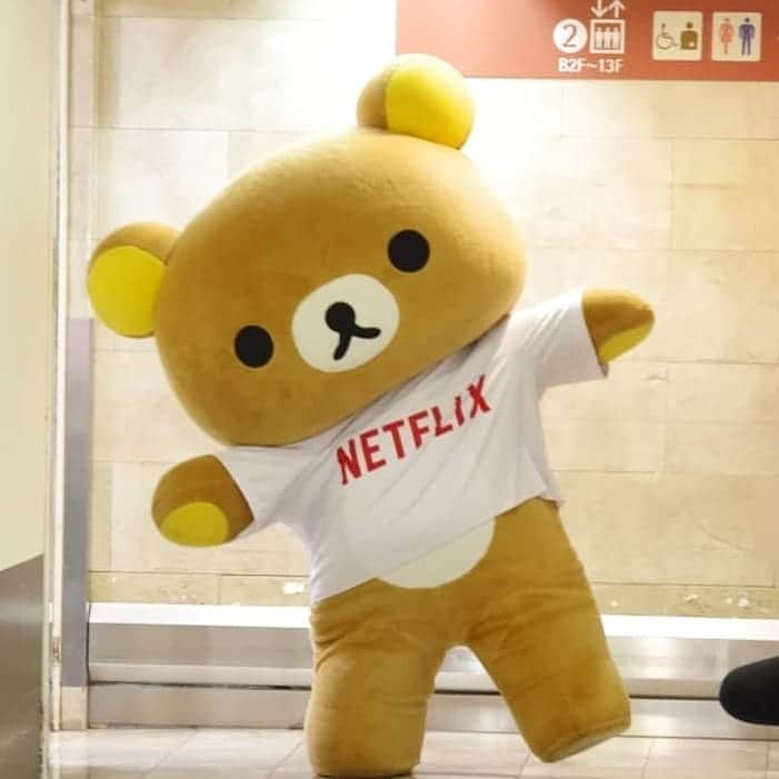 Rilakkuma US（リラックマ）さんのインスタグラム写真 - (Rilakkuma US（リラックマ）Instagram)「Rilakkuma was over the moon about the Rilakkuma and Kaoru Netflix show! These cute pics were taken by @takatan_zd5 at a promotional event in Japan! We love the cute shirt! . . . #rilakkumaus #Rilakkuma #sanx #kawaii #netflix #japan #リラックマ #サンエックス」8月15日 4時41分 - rilakkumaus