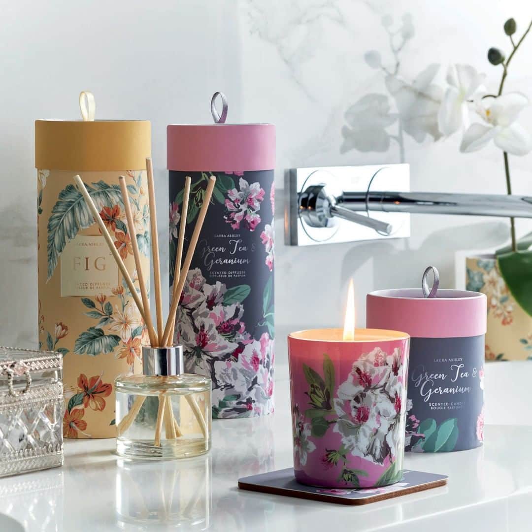 ローラアシュレイのインスタグラム：「Fill your abode with welcoming scents courtesy of our luxurious home fragrance collection. Enjoy Buy One Get One Half Price on the full range today」