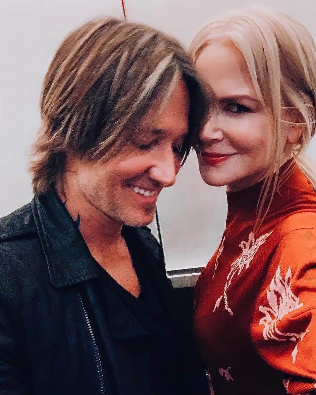 E! Onlineさんのインスタグラム写真 - (E! OnlineInstagram)「Nothing like a picture of Keith Urban and Nicole Kidman to get us through the day. (📷: @nicolekidman)」8月15日 4時46分 - enews