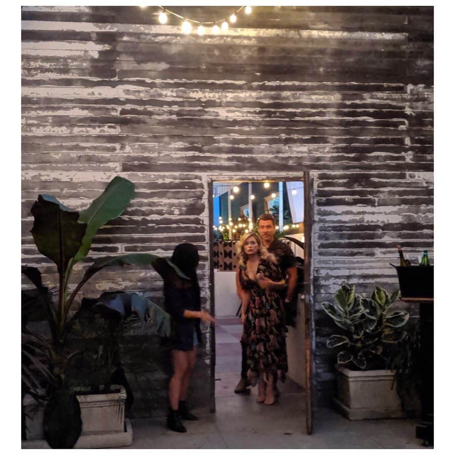 リンジー・ゴートのインスタグラム：「because i still can’t get over this night. because i love my husband. because somehow this happened the exact moment i needed to see my family and friends, and because he worked for months to make it all happen. the job is nothing compared to the shooting star of a husband i got. #beauforthewin #uglycry」