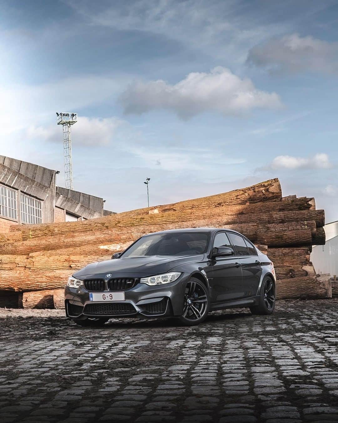 BMWのインスタグラム：「Raw, strong power. The BMW M3 Sedan. #TheM3 #BMW #M3 #BMWM #BMWrepost @glenn.vde @richendproductions」