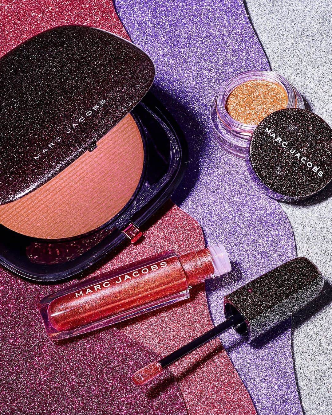 セフォラさんのインスタグラム写真 - (セフォラInstagram)「Hot date? Glitter🔥 Casual brunch? Glitter🥂 Staying in? Glitter🛋 Sprinkle some serious sparkle into your beauty routine with @marcjacobsbeauty’s new, limited-edition collection 💫」8月15日 5時19分 - sephora