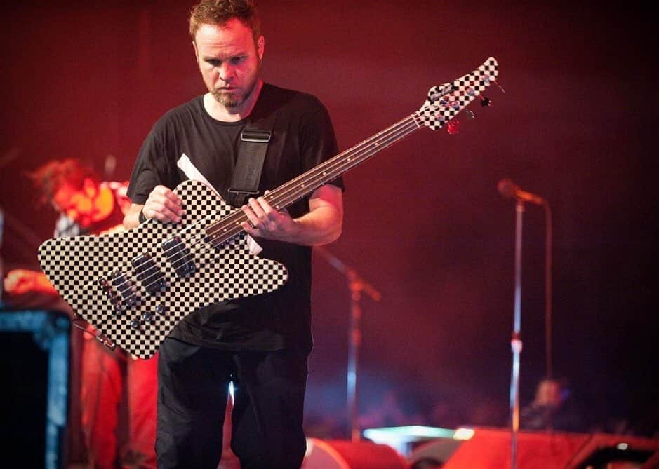 パール・ジャムさんのインスタグラム写真 - (パール・ジャムInstagram)「#JeffAment's 2009 JAXT4 signature model bass by @mikelullcustomguitars」8月15日 6時04分 - pearljam