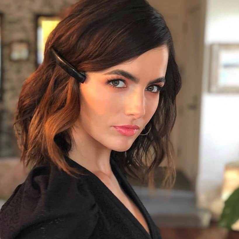 Revlonさんのインスタグラム写真 - (RevlonInstagram)「”To wake up Camilla's black summer dress...I gave her eyes a glow of copper ala #Revlon's #ColorStay palette in Maverick. A gorgeous mix of matte and shimmer that gives eyes the perfect sunset pop!” — words from @brettglam himself! . Get 👁👁 like @camillabelle with our #ColorStay #LooksBook Eye Shadow Palettes in Maverick, an assortment of warm coppers and golds.✨ #eyelook #eyeshadow #motd」8月15日 6時09分 - revlon