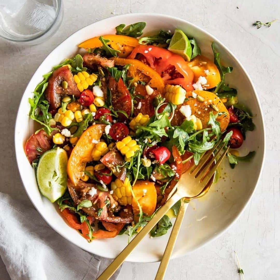 Whole Foods Marketさんのインスタグラム写真 - (Whole Foods MarketInstagram)「We’re calling this “The Everything Good About Summer Salad.” You could also just call it an heirloom tomato salad. That works too. 📷: @realandvibrant」8月15日 6時20分 - wholefoods