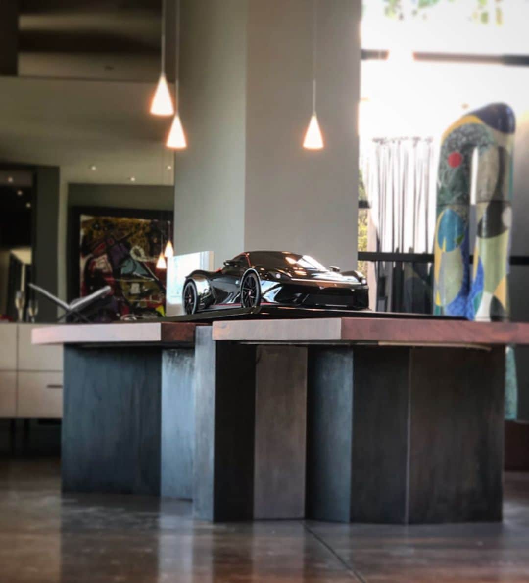 ニック・ハイドフェルドのインスタグラム：「#model #pic and #video 😍 of #battista #hypercar @automobilipininfarinaofficial here in Monterey. . . . .  @pebblebeachconcours #carlovers #black #blackisbeautiful #hypercar #fullyelectric #scalemodel」