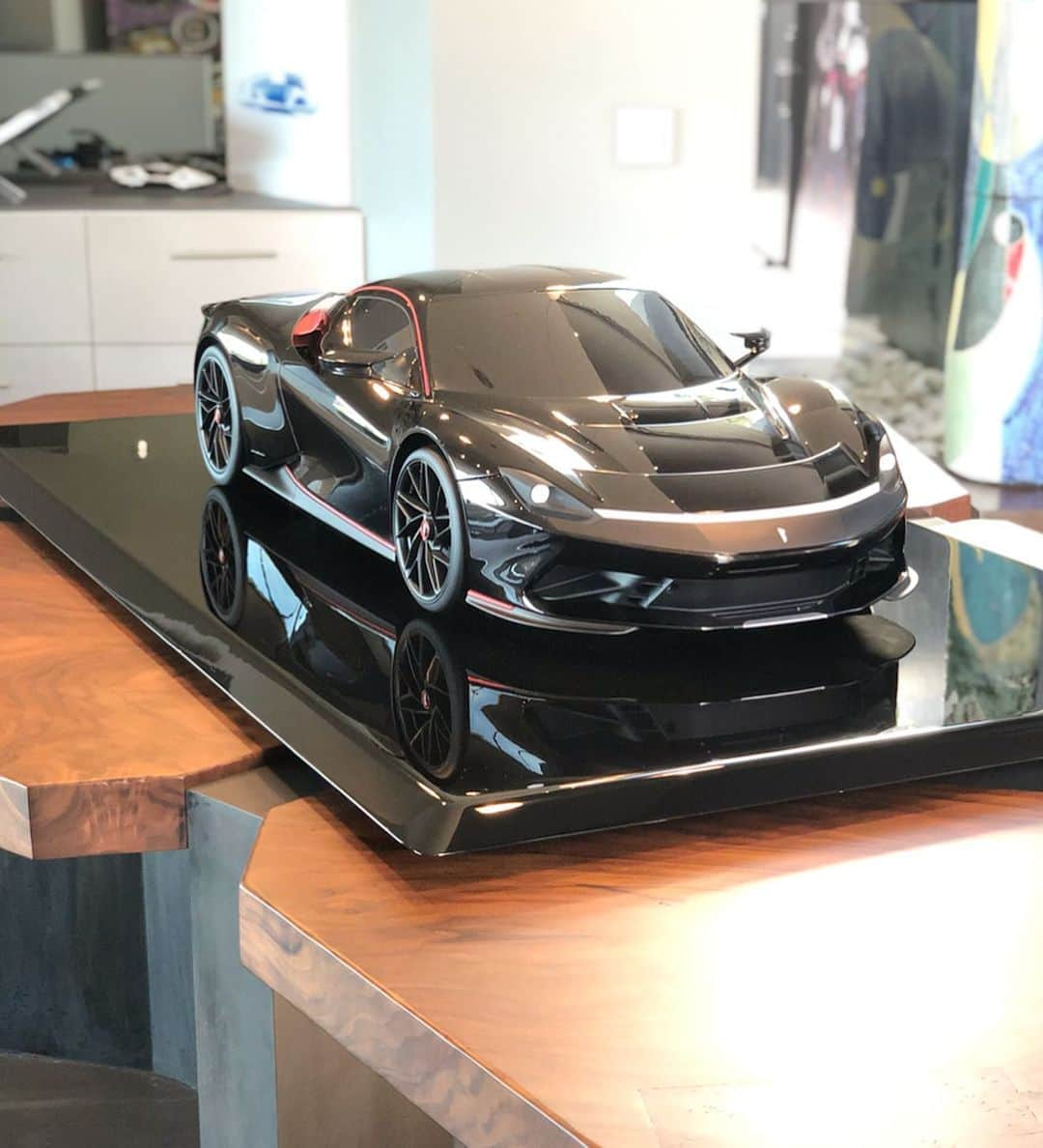 ニック・ハイドフェルドさんのインスタグラム写真 - (ニック・ハイドフェルドInstagram)「#model #pic and #video 😍 of #battista #hypercar @automobilipininfarinaofficial here in Monterey. . . . .  @pebblebeachconcours #carlovers #black #blackisbeautiful #hypercar #fullyelectric #scalemodel」8月15日 6時39分 - nickheidfeld