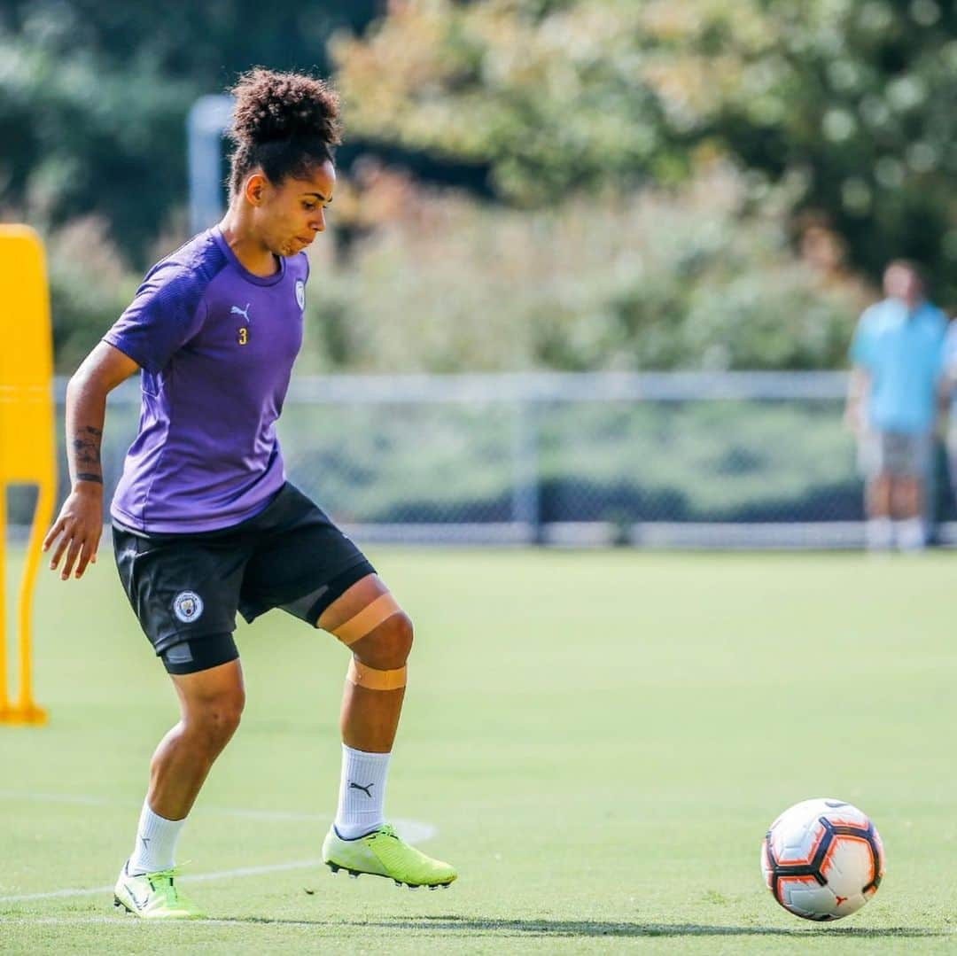 マンチェスター・シティFCさんのインスタグラム写真 - (マンチェスター・シティFCInstagram)「🇺🇸 Enjoying the sunshiiiiine ☀️ . #mancity」8月15日 6時41分 - mancity