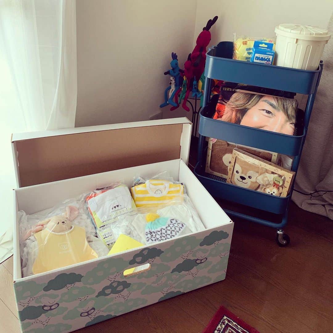 二階堂綾乃さんのインスタグラム写真 - (二階堂綾乃Instagram)「フィンランドでは妊娠すると政府から赤ちゃんに必要なもの一式がプレゼントされるそうな。それを日本でも購入できるということで、サマーセール中に買ってみました。おしゃれ。便利。ものが良い。頂いたものも含め着々と赤ちゃんグッズが増えてきました( ˊ̱˂˃ˋ̱ ) #フィンランドベイビーボックス #finnishbabybox」8月15日 6時47分 - nikaidoayano