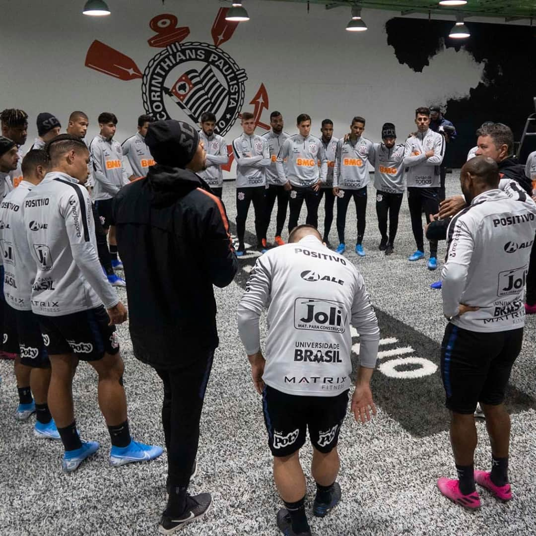 コリンチャンスさんのインスタグラム写真 - (コリンチャンスInstagram)「Hoje o treino foi em casa! Nesta tarde, o Timão trabalhou nos gramados da @arenacorinthians. Confira algumas fotos da atividade realizada já com foco na próxima partida, no sábado, contra o Botafogo. ⠀ ⠀ 📷 Daniel Augusto Jr./Ag. Corinthians⠀ ⠀ #VaiCorinthias #MeuBMG #NãoÉSóPatrocínio #TimeDoPovo #Corinthians #Timão #CorinthiansTV #FielTorcedor #AFielÉFoda #UmSoCorinthians #NikeFutebol #Joli #EstrellaGalicia #UniversidadeBrasilOficial #ÉPositivo #CorinthiansÉPositivo #LoucoPotyCorinthians #PostosALE #ALEnoTimão #TODOSportiCorinthians #CartãodeTODOSCorinthians #TODOSpeloTimão⠀」8月15日 7時00分 - corinthians