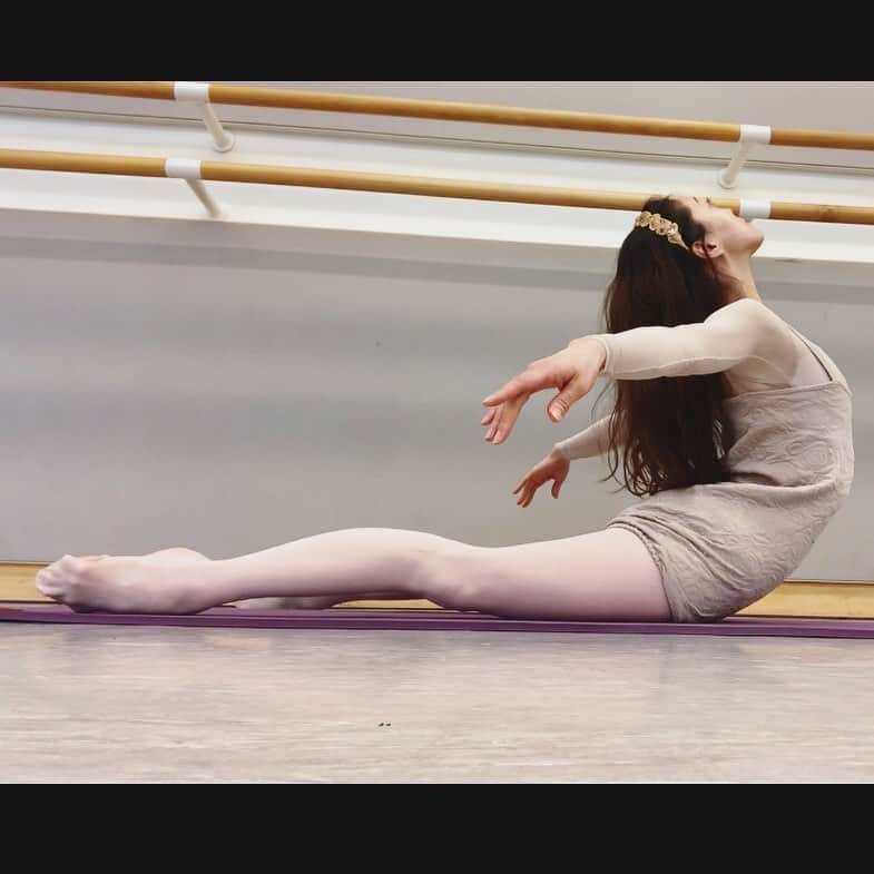 倉永美沙さんのインスタグラム写真 - (倉永美沙Instagram)「#workoutwednesday ワークアウトウェンズデー #ballet #ballerina #ballerinalife #happy #happiness #dance #art #幸せ #バレエ #バレリーナ #rehearsal #travellife #work」8月15日 6時56分 - misakuranaga