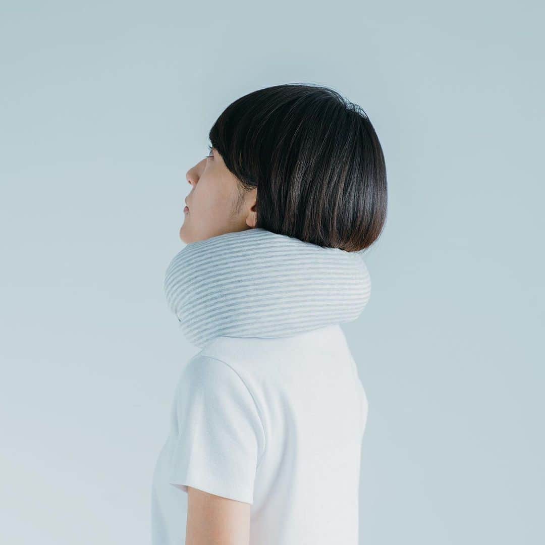 MUJI USAさんのインスタグラム写真 - (MUJI USAInstagram)「Neck cushions designed for a just-right fit for comfort during short or long trips. The cover is removable and machine washable for convenience.  Now through August 18, get select Neck Cushions for $16.90. #muji #mujiusa」8月15日 7時04分 - mujiusa