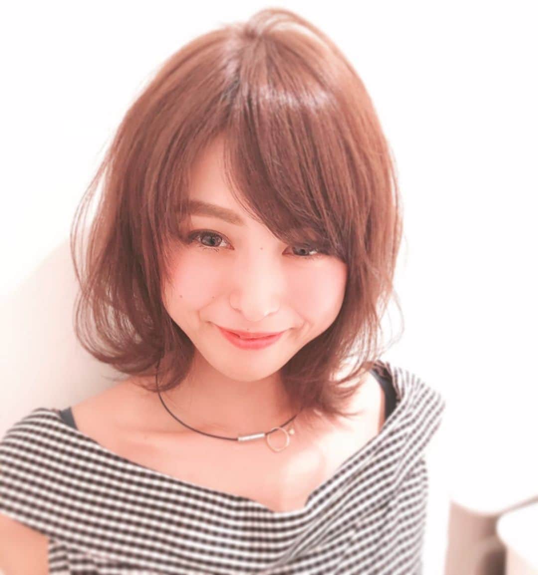 のインスタグラム：「@yokoo_hair  太陽にたーくさんあたったら、髪が傷んできた😭またトリートメントしてもらわないと✨✨✨ #ssa #サマースタイルアワード#サマスタ #腹筋女子 #筋トレ女子 #fitnessgirl #アブクラックス #アブクラックス女子 #インスタダイエット #スポーツウェア #トレーニングウェア #フィットネスウェア #筋トレ #トレーニング #ジム #フィットネス #筋肉 #マッチョ #beauty#美容室#clotho#おしゃれ#ヘアカラー#トリートメント#カット#クロト」