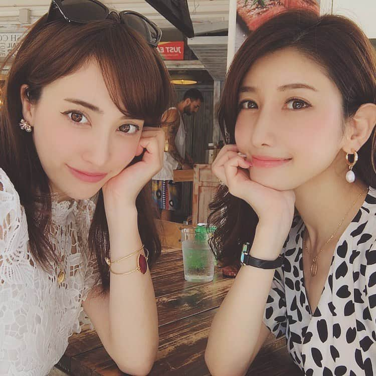 亜里沙さんのインスタグラム写真 - (亜里沙Instagram)「Delicious food everywhere in Ibiza🇪🇸❤️ #tb 行き当たりばったりで入ってみるお店が本当に美味しくてびっくりのイビザ🥺！！しかも高くない。パメラとお散歩中たまたま見つけたお店。自分も忘れないようにメモメモ。 本場のパエリアはほんと唸るほどダシが効いてておいしい😭🧡 @losparasoles  @canburgeribiza 100% Angus beef🐮 #alisa_in_ibiza #paella #humberger #foodstagram」8月15日 7時17分 - alisa_0302