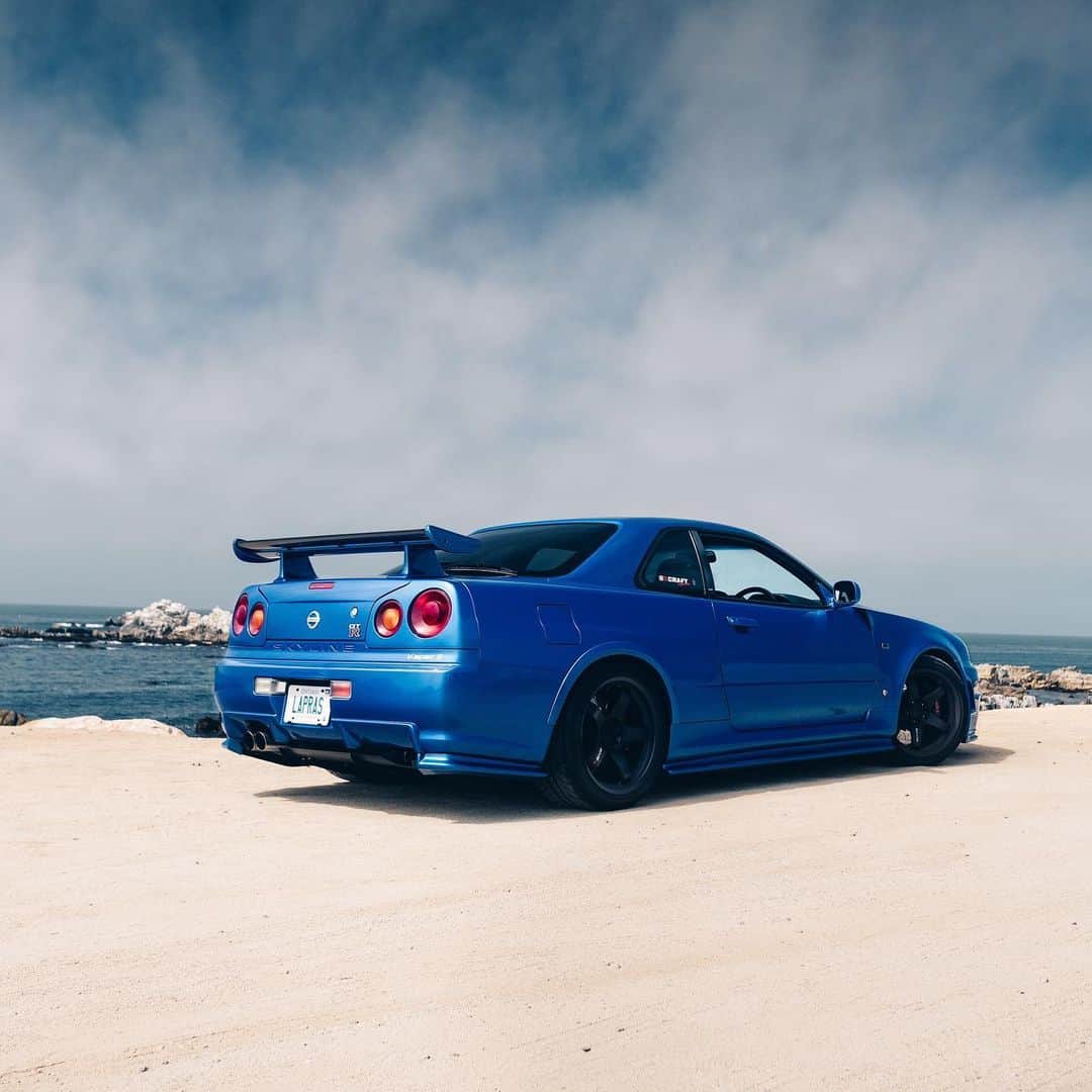 CarsWithoutLimitsさんのインスタグラム写真 - (CarsWithoutLimitsInstagram)「Skyline GTR R34 V-Spec II Photo @popz.s  #carswithoutlimits #nissanskyline #gtrr34 #r34」8月15日 7時23分 - carswithoutlimits