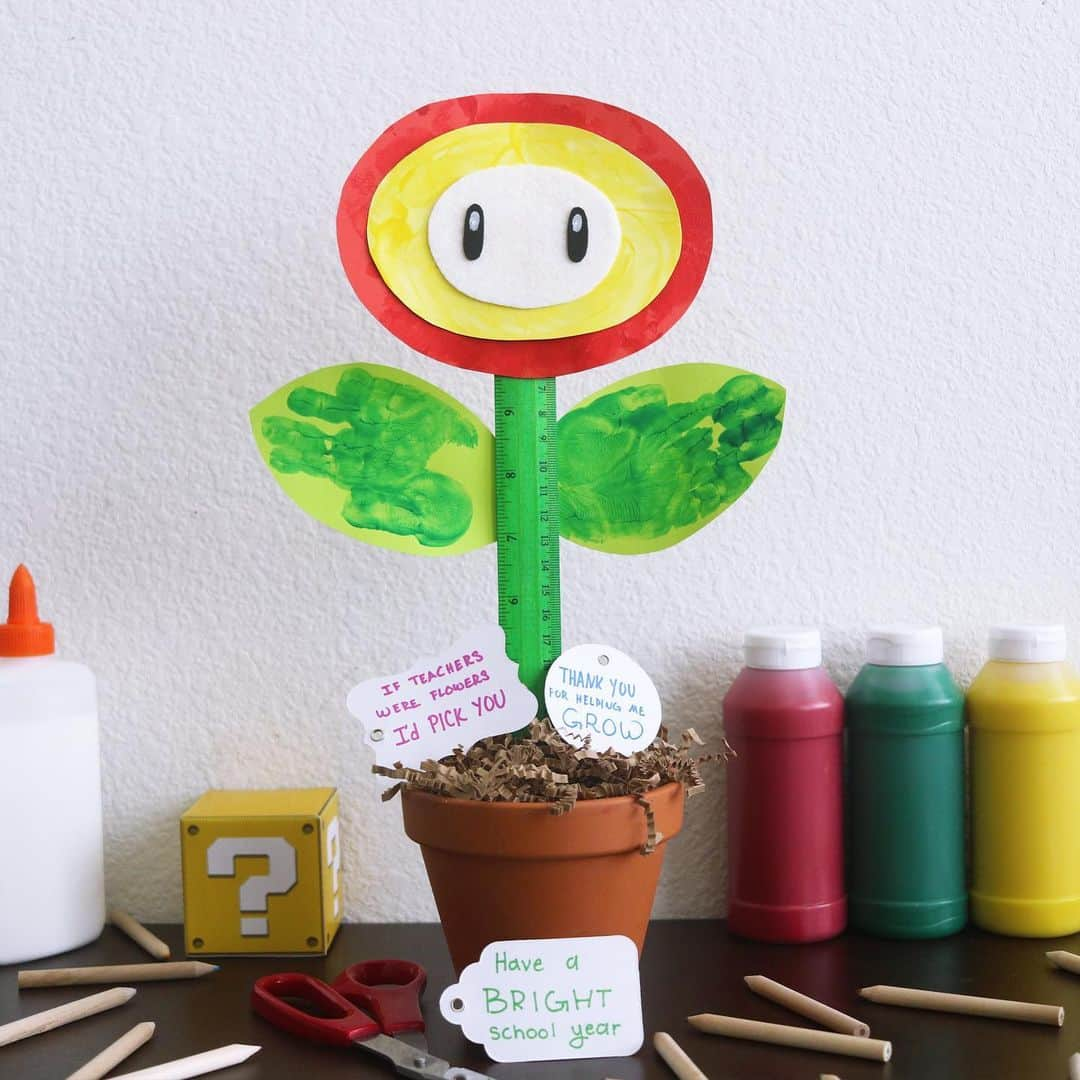 任天堂アメリカさんのインスタグラム写真 - (任天堂アメリカInstagram)「Check out these fun #BackToSchool #DIY #crafts from @missgandakris! Skip the apple and give your teacher a Fire Flower, store all your pens and pencils in a Warp Pipe, or create some fun #Nintendo themed corner bookmarks!」8月15日 8時01分 - nintendoamerica