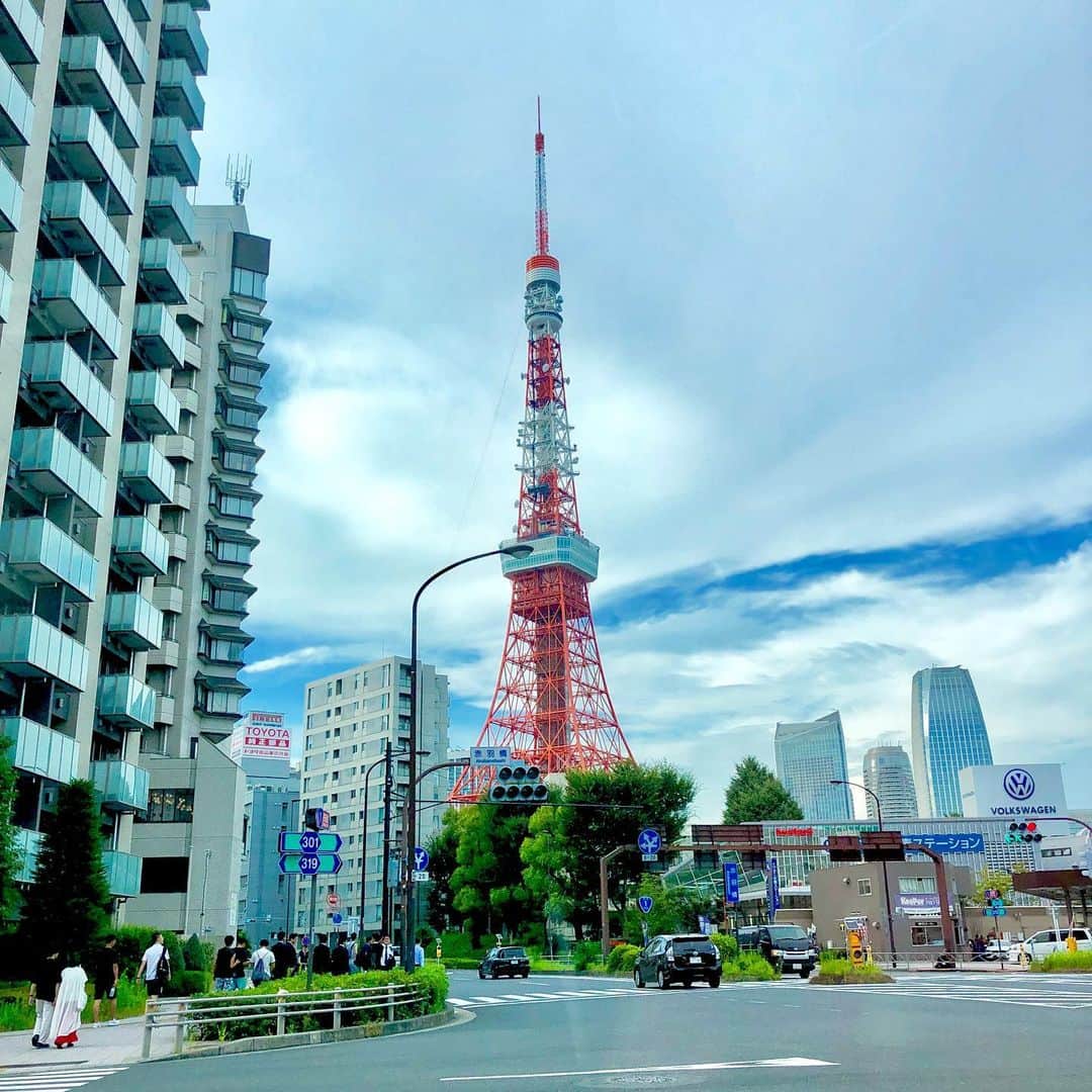 yukiさんのインスタグラム写真 - (yukiInstagram)「#東京タワー派 #🗼 #穏やかな日になりますように  おはようございます。  大型台風の影響が心配されます… みなさん、穏やかに過ごせますうよに☺️」8月15日 8時02分 - milkayuki