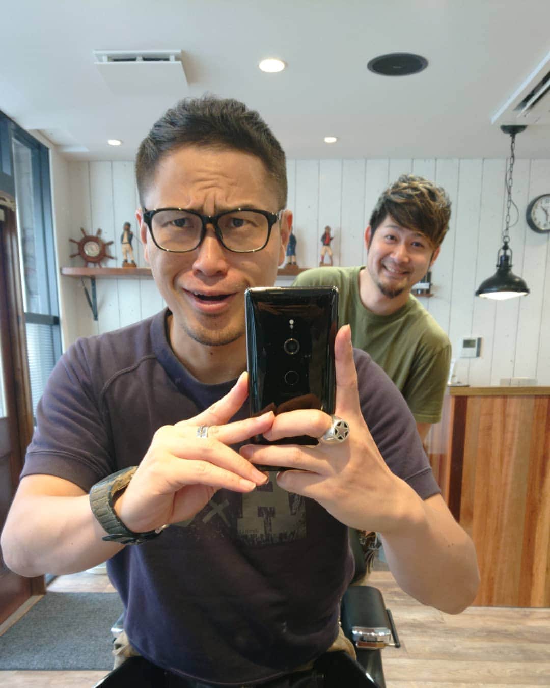 延本英祥のインスタグラム：「. 定例載せ  #断髪　#ベリーショート #すっきり #顔剃り　#気持ちいい #変顔　#おもんない  #床屋　#大好き  #スタイリスト　@masa_kawa_masa」