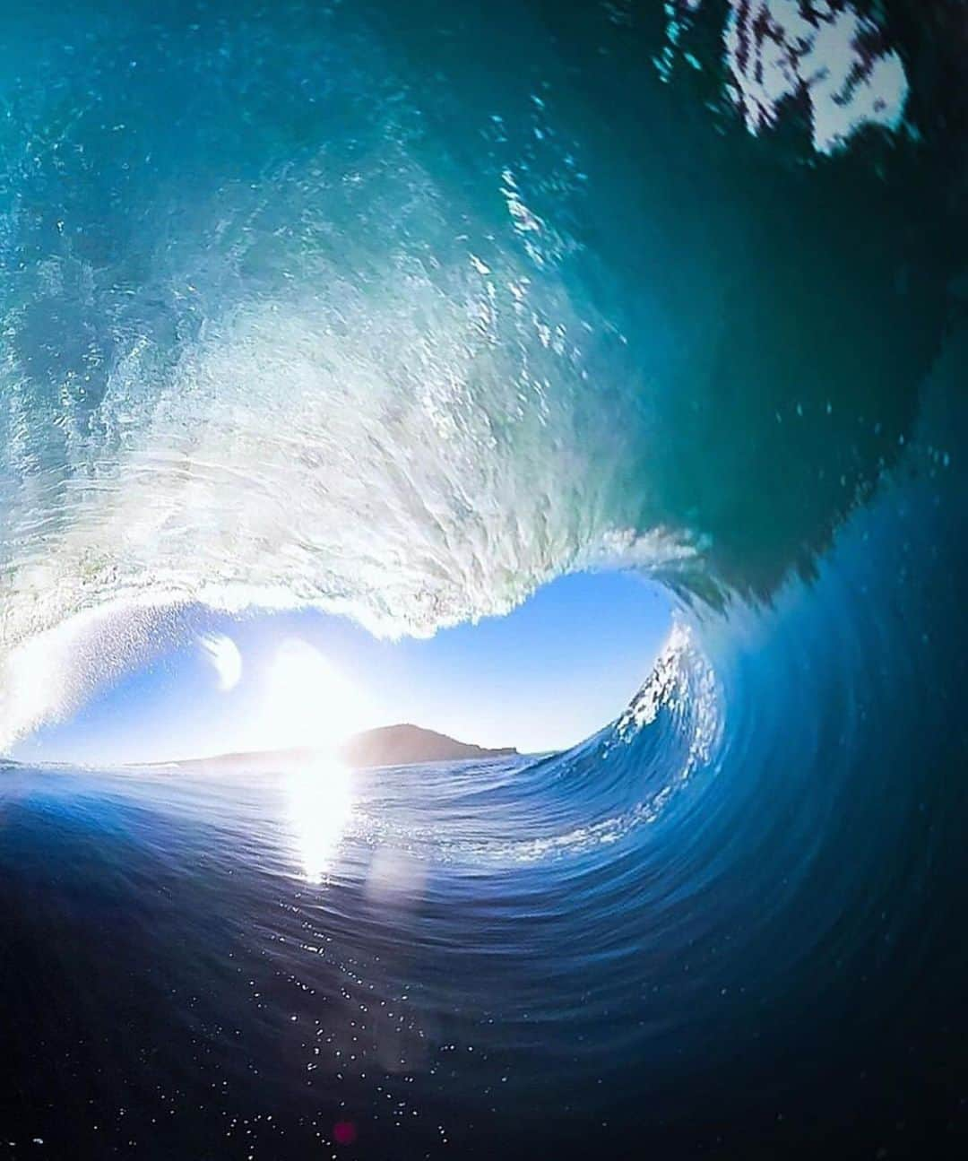 Surf Magazineさんのインスタグラム写真 - (Surf MagazineInstagram)「Contemporary surf photography seems to be at its peak. We thought: is it even possible to give surf photography a significant leap forward? We partnered with @gopro on an idea that pitted two teams up against one another (@shanedorian + @anthony_walsh_ v @mikalajones__ + @rycraike_offgridwithakid) to find out. With no fixed destination, we were prepared to go anywhere in the world to provide the best canvas. Australia was the eventual target and the results have blown our mind. We’ll keep dropping these short films but this still of @shanedorian belies belief. Edit by @robbiecrawford」8月15日 13時45分 - stab