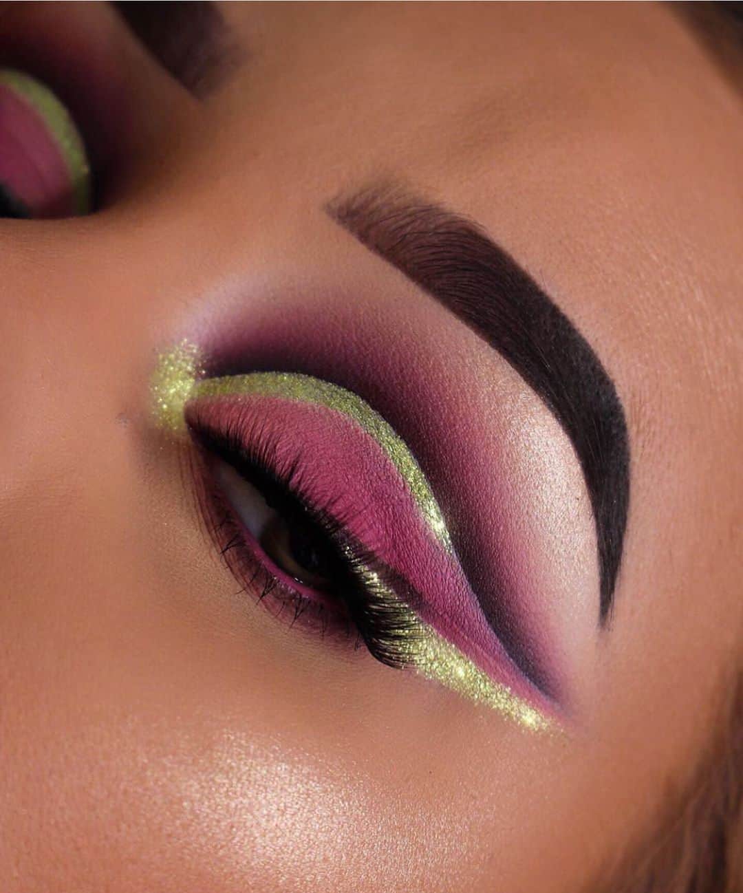 Kylie Cosmeticsさんのインスタグラム写真 - (Kylie CosmeticsInstagram)「Drooling over this birthday look by @renzate using the brand new You’re So Money Palette 💗💸」8月15日 8時27分 - kyliecosmetics