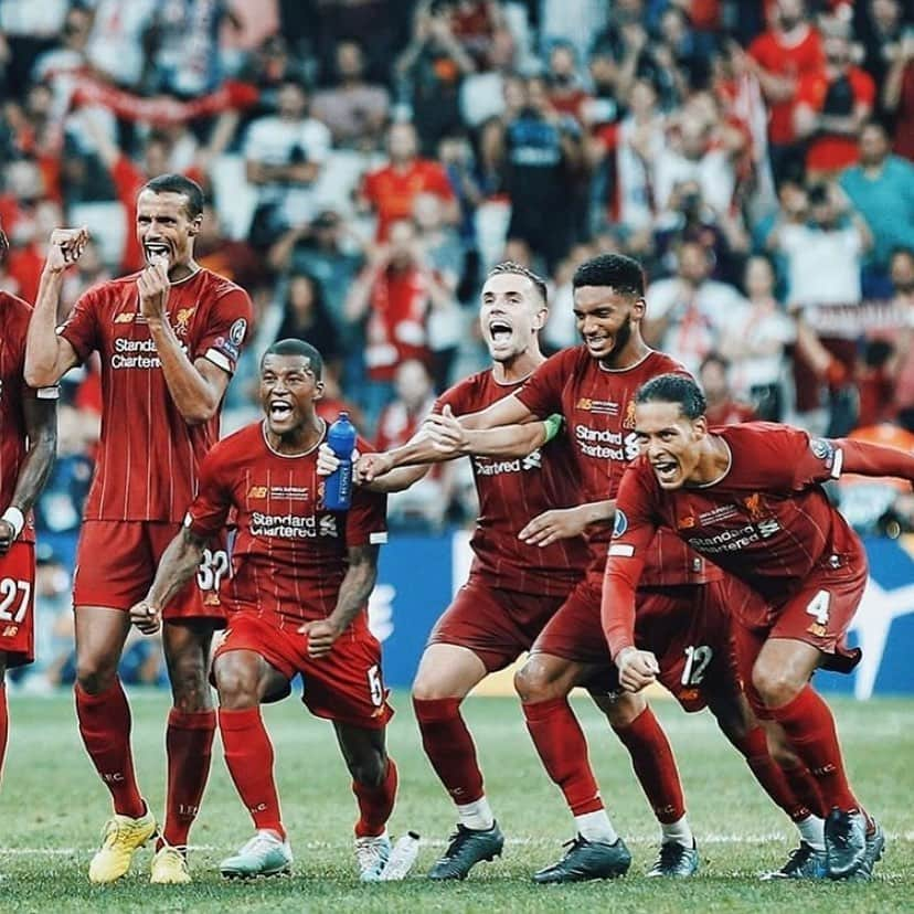 バリー・スローンさんのインスタグラム写真 - (バリー・スローンInstagram)「Yes the Reds.  Super Cup Champions. What a bunch of lads.  Yerse.  #LFC @liverpoolfc #YNWA #TopReds #TheUnbearables #NichePost」8月15日 8時44分 - barrypaulsloane