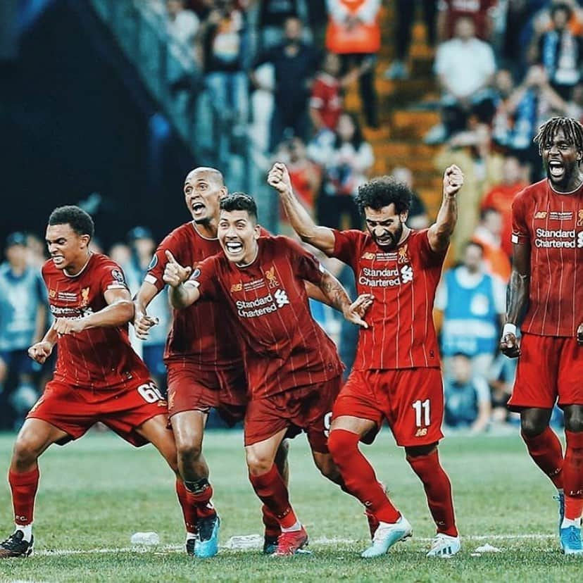 バリー・スローンさんのインスタグラム写真 - (バリー・スローンInstagram)「Yes the Reds.  Super Cup Champions. What a bunch of lads.  Yerse.  #LFC @liverpoolfc #YNWA #TopReds #TheUnbearables #NichePost」8月15日 8時44分 - barrypaulsloane