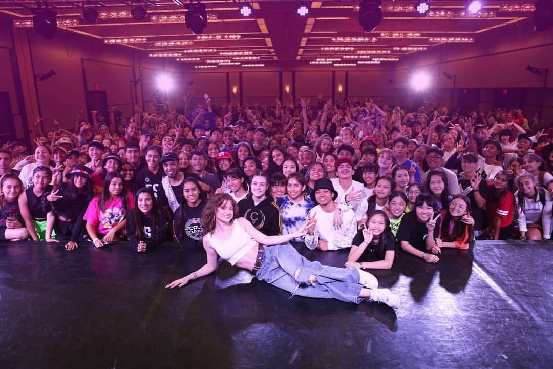 World of Danceさんのインスタグラム写真 - (World of DanceInstagram)「@iam_dytto and fans group shot 📷 taken at our 2019 World of Dance DX master class!  #thisiswod  #worldofdance  #wodchamps19」8月15日 8時49分 - worldofdance