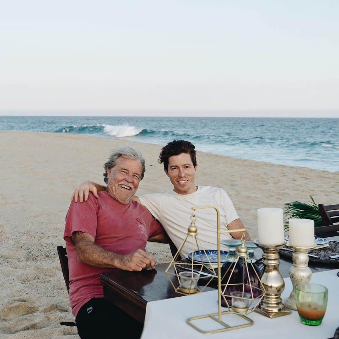 ショーン・ホワイトさんのインスタグラム写真 - (ショーン・ホワイトInstagram)「So grateful to be down here celebrating dad’s 70th with the fam 📍 Cabo San Lucas」8月15日 9時07分 - shaunwhite