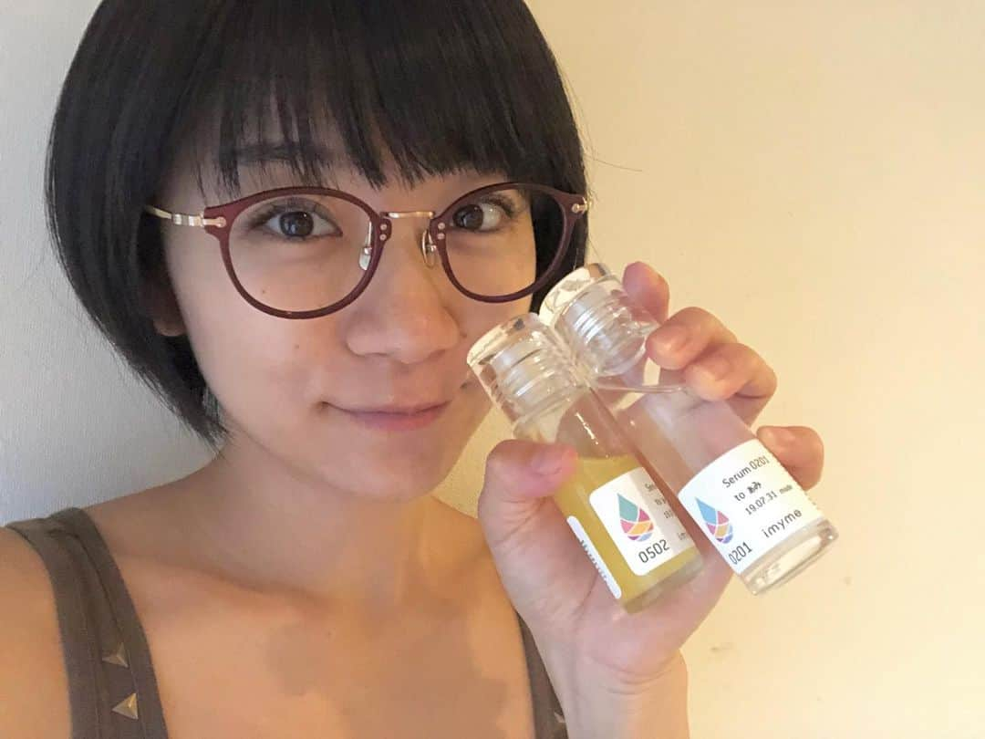 時東ぁみさんのインスタグラム写真 - (時東ぁみInstagram)「いつまでもスッピン肌でいたい！！ ・ 基礎化粧品に入ってる肌にはよくないものを勉強したら…成分表見ずに買うのが怖くなりました。 ・ imymeさんのは悪いもの何も入ってないから、ガチリピート中！！ ・ 女性はホルモンバランスもあるし、男性は皮脂もあるし、それぞれの悩みを選択してオーダーメイドで作れちゃいます！ ・ 本当に本当に本当にオススメ！ ストーリーにURL載せます！ ・ #時東ぁみ #すっぴん #スッピン #すっぴん肌 #imyme #基礎化粧品 #オーダーメイド #化粧水 #オーダーメイド化粧水 #ガチリピート #ファンデーション #加工 #必要なし #これなしでは生きていけない #ホルモンバランス #皮脂 #無敵 #何も怖くない 結局#男性 は#すっぴんが好き」8月15日 9時09分 - amitokito