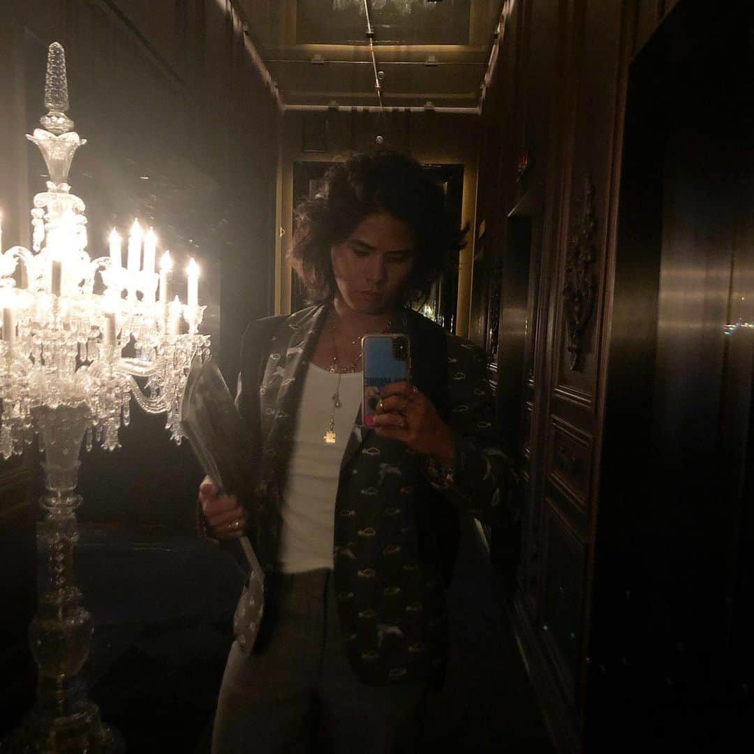 稲木ジョージのインスタグラム：「Bougie mirror 🥵✨」