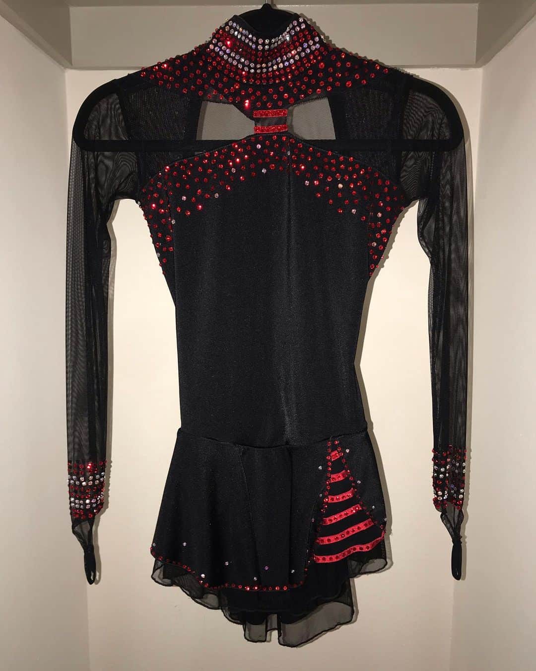 Rozinaのインスタグラム：「Ice skating dress for sale;  gently used (maybe worn 4x) Made by Denyse Frey @denysefrey  Size: Girls 12-14 DM for price.」