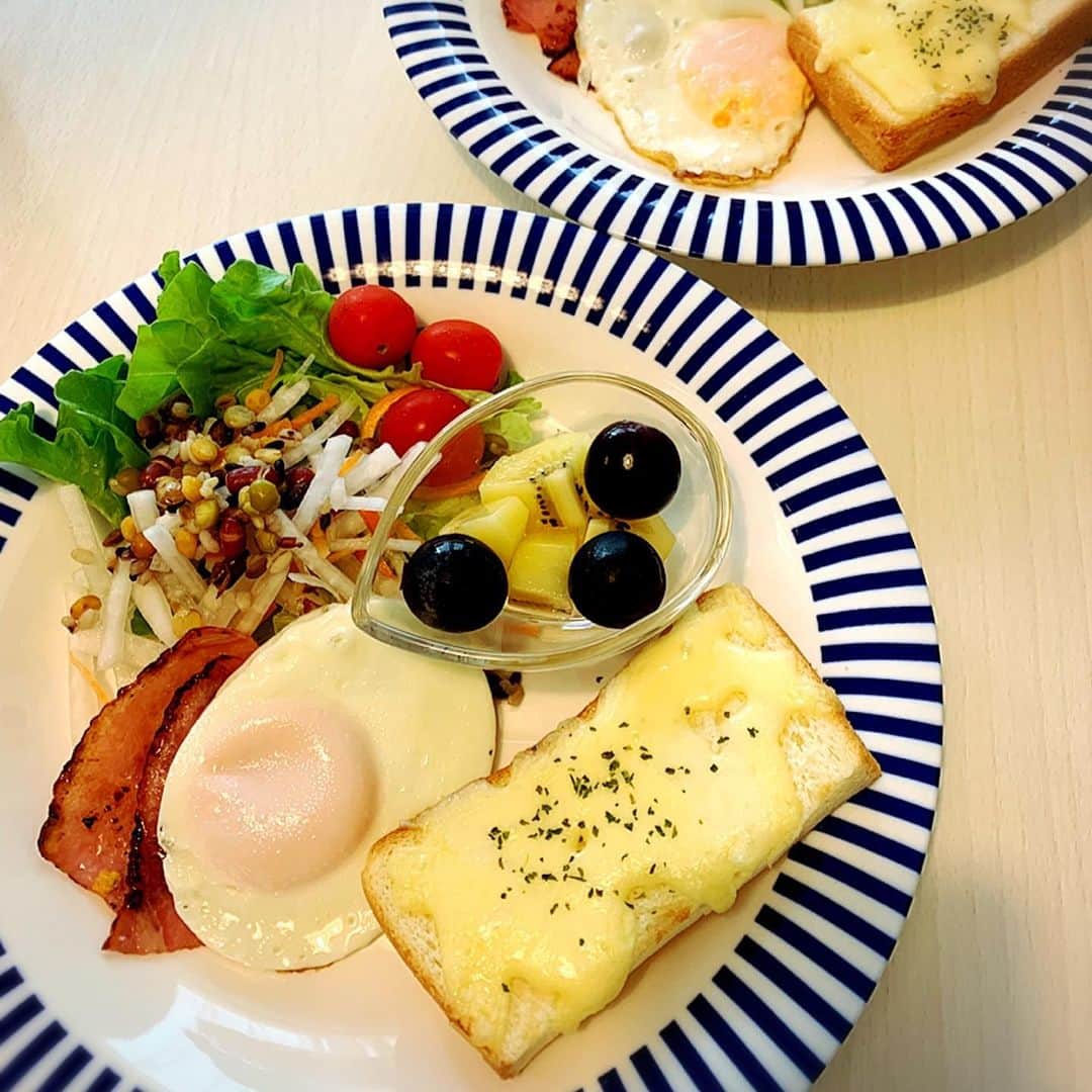 桜井奈々さんのインスタグラム写真 - (桜井奈々Instagram)「夏休み。。朝ごはんをいかに、、食器減らすか。  それしか考えない夏2019。  そこで時間とられると、、すぐお昼の準備になる。。 #朝ごはん#朝食#モーニングプレート」8月15日 9時40分 - sakurai_nana7