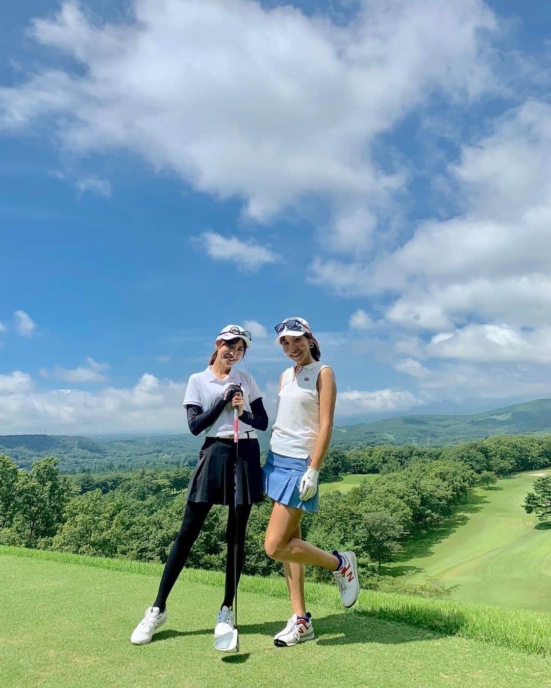 高沢奈苗さんのインスタグラム写真 - (高沢奈苗Instagram)「. 先日の飛ばし屋かよちゃんとのラウンド⛳️ . 涼しさ求めて初めての #東富士カントリークラブ へ！ . コースはアップダウン激しくて、翌日筋肉痛になるくらい😅 . 山岳コースは得意じゃないけど、景色が最高😃🙌⛳️ . 結局凄い暑かったけど（笑）この青空最高だね〜🏌️‍♀️💛 . . . #ゴルフ #ゴルフ女子 #夏ゴルフ #ブリーフィングゴルフ #アイヴォル #サングラス #ビビゴルフ  #golf #briefinggolf #vividgolf #eyevol」8月15日 9時44分 - nanaetakasawa