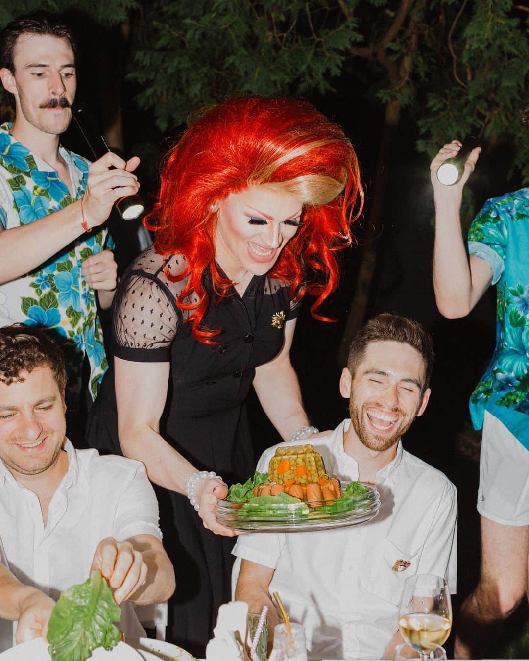 Paul Octaviousのインスタグラム：「Frost House Recap Part 2/2  Masha Potato (@crinklecutqueen) delivered an aspic birthday cake lite by flash flight for Eye Eaters Member @bergatron!  An array of jello towers infused with @ketelone made by @hellojellochicago glowed upon a table made by @stolatisfab <3  Upside Down Pineapple cake rounded out the amazing meal prepared by Chef @zoeschor and her team.  While others polished off cocktails crafted by @bitchfacegrace with glass straws from @haydesign!  This was a day/night to remember. This whole dinner experience pushed us in ways we hadn’t known it would and so glad it did.  Thank you for letting us make art. -Paul  Photographer: @linacaro  Location @thefrosthouse  Chef @zoeschor of Split Rail  Drinks @bitchfacegrace  @ketelone  Queens @ramonaslick @crinklecutqueen @kenziecoulee  Mother of House Eye Eaters  @mdoe5  Mermaid @thebrooklynpeaches / @heartspeaches  Cabana Boys @kevbot.pdf @iliberm  Jello @hellojellochicago  Floral @scottpennerdesign  Conductor @slowdownco  A many thanks to @haydesign @brimfieldchicago @stolatisfab  And thank you to all our friends and family who helped build the event and tear down. <3  Join us next time! Follow @eyeeaters」