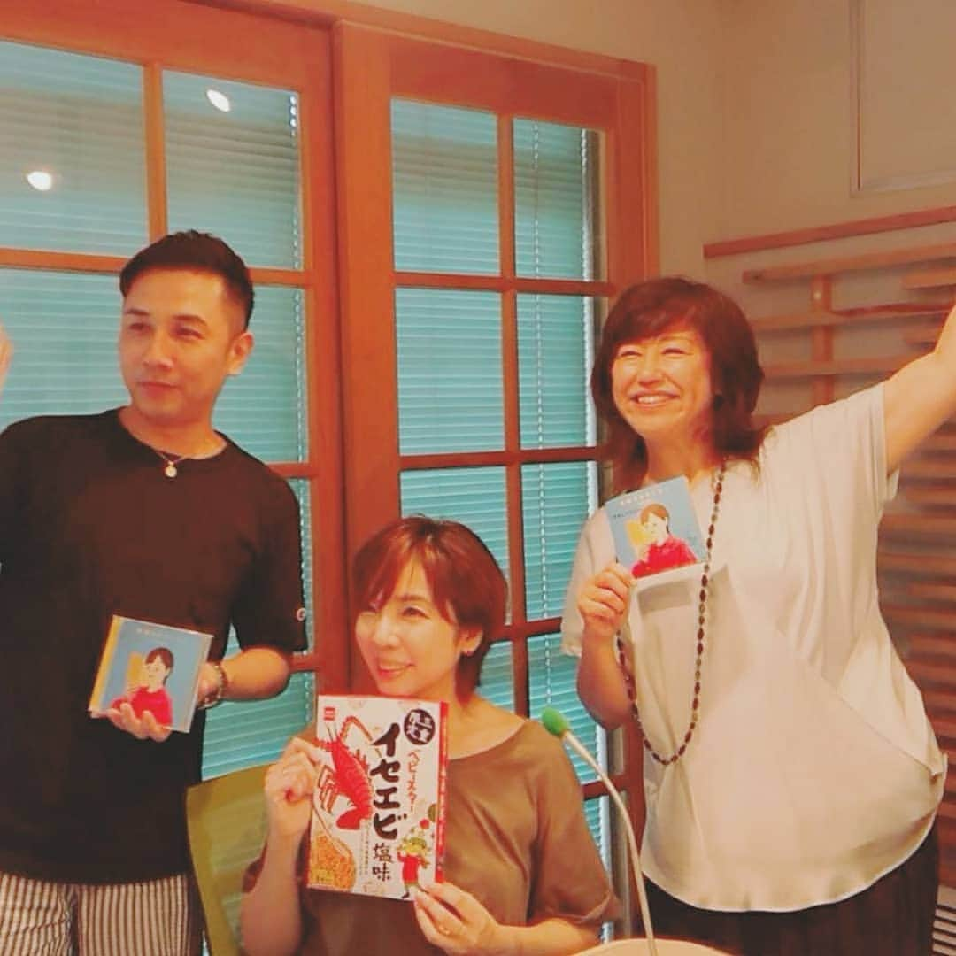 岡本真夜さんのインスタグラム写真 - (岡本真夜Instagram)「#沢田知可子 #fm世田谷 #アフタヌーンパラダイス #ベビースターラーメン #蒼山慶大 #ラジオ #fm #music #talk #guest」8月15日 9時48分 - mayookamoto510